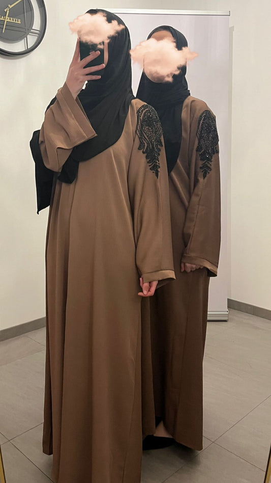 Dubai abaya camel